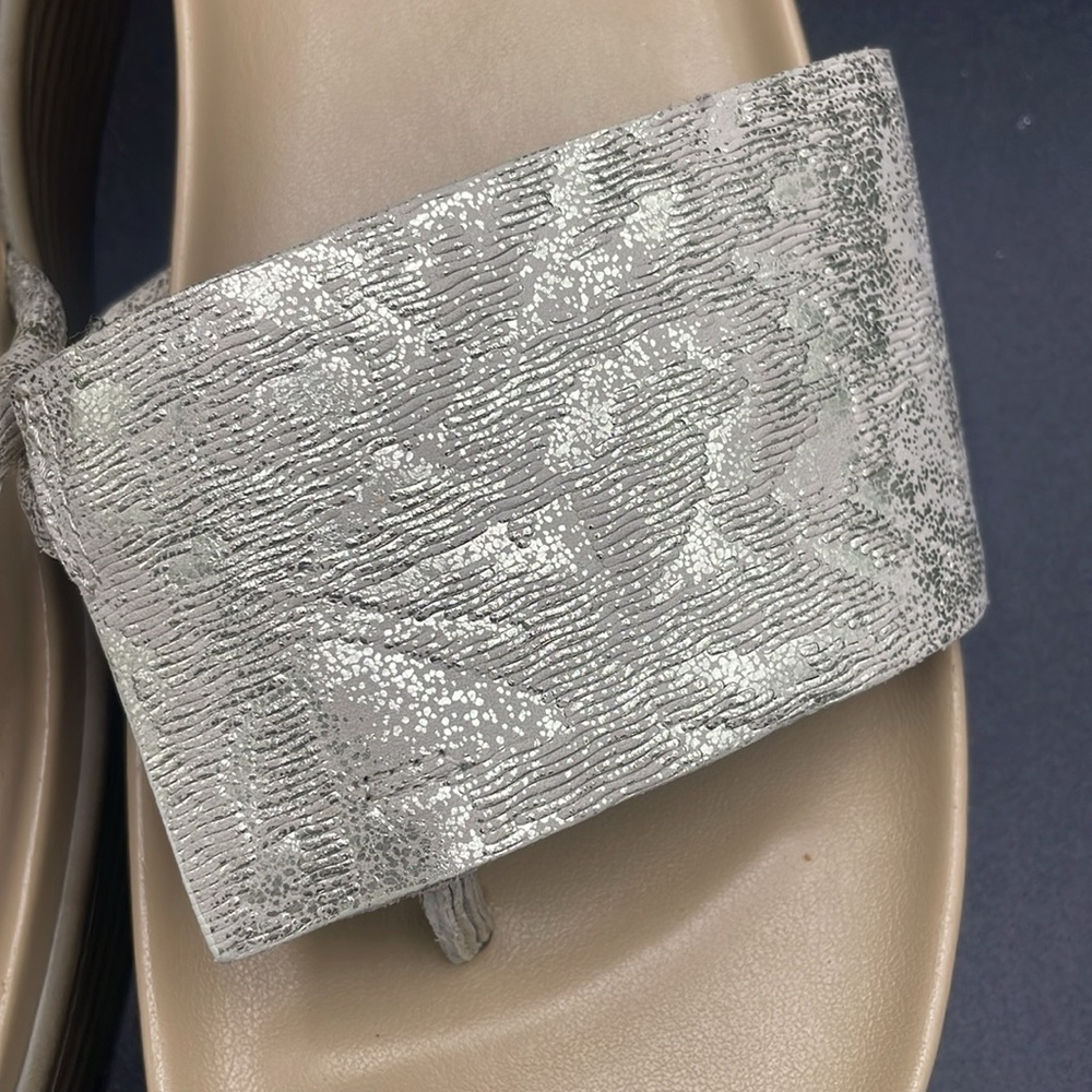NEW Donald J. Pliner Women's Cream Slide Sandals - Picture 4 of 8